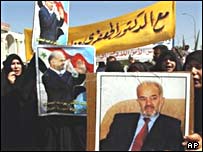 Caferi posteri taşıyan Şiiler