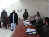 رحمن در حال بازپرسی پوليس