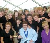 Aelodau o G&ocirc;r Seiriol, enillwyr Cystadleuaeth y C&ocirc;r Merched 