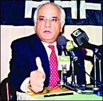 پی آئی اے کے چئرمین طارق 