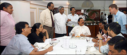 President Rajapaksa meets foreign media journalsits at Temple Trees (photo: Chandana Perera)