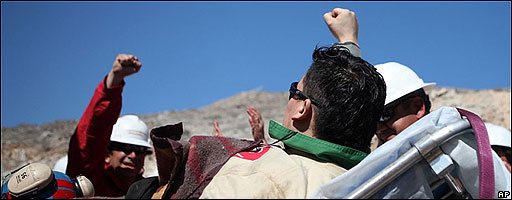 Los 33 mineros fueron rescatados