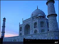 تاج محل کو دہشت گردی کے پیش نظر راتوں کو بند کر دیا گیا ہے
