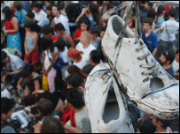 (Foto - Arquivo) Protesto de familiares no início do ano