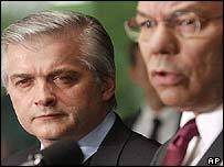 O chanceler polonês, Wlodzimierz Cimoszewicz, e o secretário de Estado dos Estados Unidos, Colin Powell