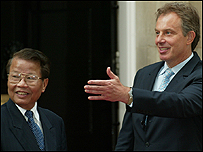 Thủ tướng Anh Tony Blair và Chủ tịch Việt Nam Trần Đức Lương ở bên ngoài số 10 Downing Street