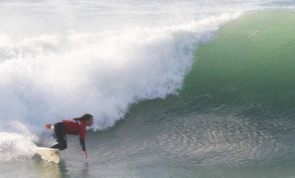 Go Girl!! UU sports scholar and former Irish National Champion Shaua Ward powers her way to a very respectable second in the recent British Intervarsities, Fistral, Cornwall. Pic: Courtesy Magee Surf Club. 07