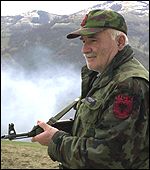 Kosovsko-albánský voján na makedonské hranici