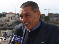 O prefeito de Deir Dibuan, Adib Yusef Abdel Haq