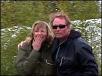 Maria ficou surpresa com o presente romântico