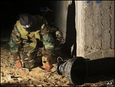 تندروهای فلسطینی هنگام کارگذاری مواد منفجره