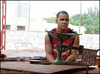 Vendedor de feira com estande vazio (Foto: Raquel Pérez)