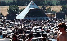 This is V at the Pyramid Stage in 1981 (image courtesy: Nigel Sivyer)