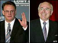 Premiér John Howard a vůdce opozice Mark Latham