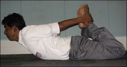 सरल धनुरासन