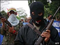 Armados, apoiadores de Morales protestam em Santa Cruz (AFP)