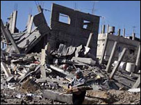 Gazze'de vurulan bina