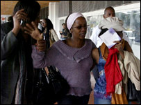 यात्रियों के रिश्तेदार