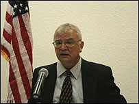 Đại sứ Michael Michalak trả lời báo chí hôm 20/01/09