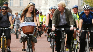 伦敦市长约翰逊骑自行车