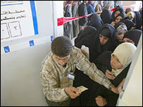 वोटरों की क़तारें