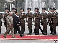 O líder da Coréia do Norte, Kim Jong-il, e o presidente da Coréia do Sul, Roh Moo-hyun