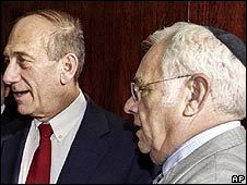 اهود اولمرت (چپ) در کنار موشه تالانسکی در نیویورک - عکس از 2003