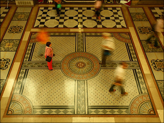 始建于1874年的皇家法院（Royal Courts of Justice）是英格兰及威尔士上诉法庭和高等法院所在地。