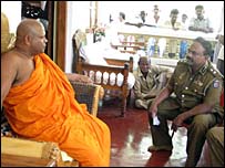SSP Ranagala discussing the attack with Panama Chandraratne thero (photo: Wasantha Chandrapala)