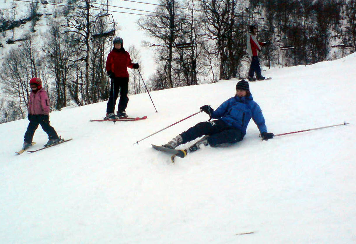 Note the expert to the left. A child. 