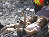 قانا میں مرنے والے دو بچوں کی لاشیں