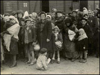 Exposição na estação de trens Potsdamer Platz, em Berlim