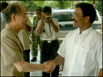 Tamilselvan with Japanese special envoy Yasushi Akashi
