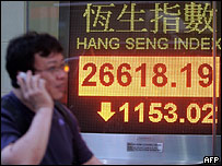 Luminoso com o índice Hang Seng em Hong Kong