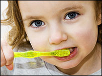 سياه شدن دندانها در اطفال