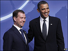 Barack Obama (dcha.) y Dmitri Medvedev 
