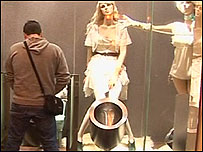 Mictório no shopping center