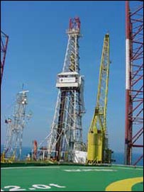 تاسيسات نفتی