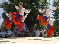 Танці в шароварах