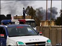 از محل سقوط هلیکوپتر آمریکایی دود به هوا بلند شده بود