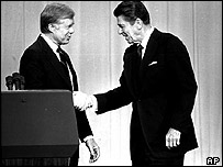 Jimmy Carter (esq) e Ronald Reagan