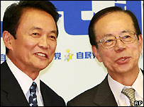 Hai ông Taro Aso (bên trái) và Yasuo Fukuda
