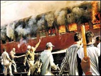 O incêndio no trem, em 2002, deixou 60 hindus mortos