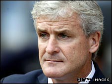 HLV Hughes tin các cầu thủ được đào tạo tại Anh có vai trò quan trọng tại CLB