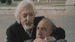 جمشید مشایخی و رضا کیانیان در نمایی از فیلم یک بوس کوچولو ساخته بهمن فرمان آرا