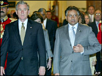 George W. Bush e Pervez Musharraf 