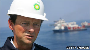 Tony Hayward in front of oil rig