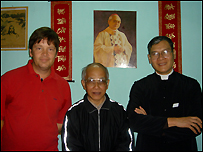 Dân biểu Úc Luke Donnellan tới thăm LM Nguyễn Văn Lý