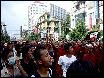 प्रदर्शन करते युवा (फ़ाइल फ़ोटो)