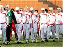 صحنه ای از تمرین تیم ملی فوتبال زنان ایران